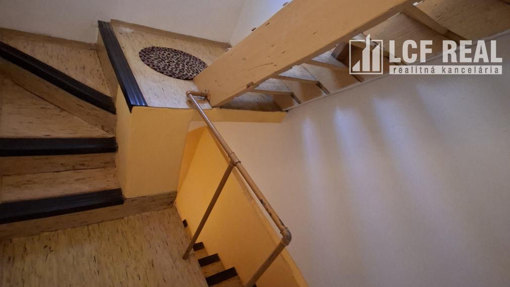 RD s hospodárskou budovou a garážou, Jablonov nad Turňou