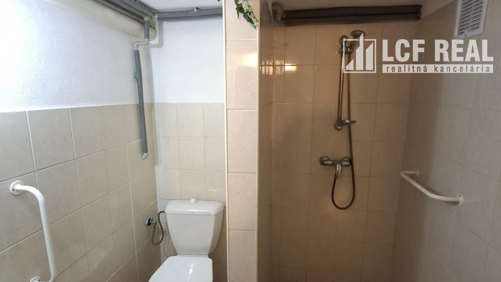 RD s hospodárskou budovou a garážou, Jablonov nad Turňou