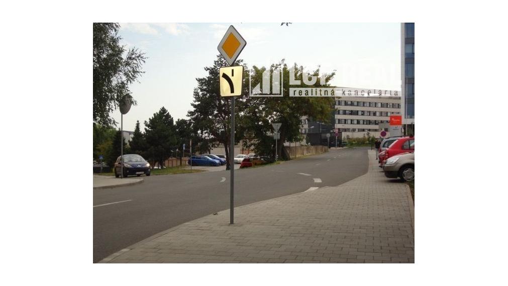 Pozemok na parkovanie 32 m2, Lomonosovova ul., Košice - Juh