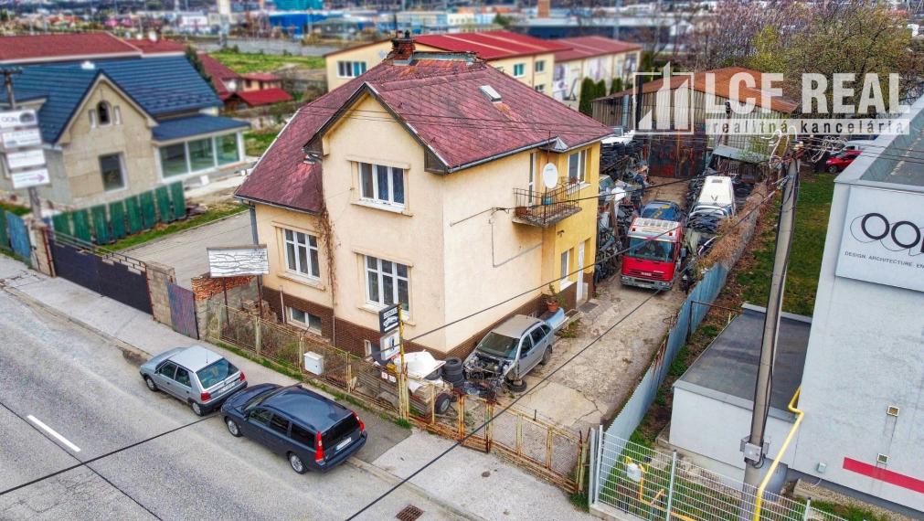 RODINNÝ DOM s HALOU a VEĽKÝM POZEMKOM, KOŠICE – SEVER