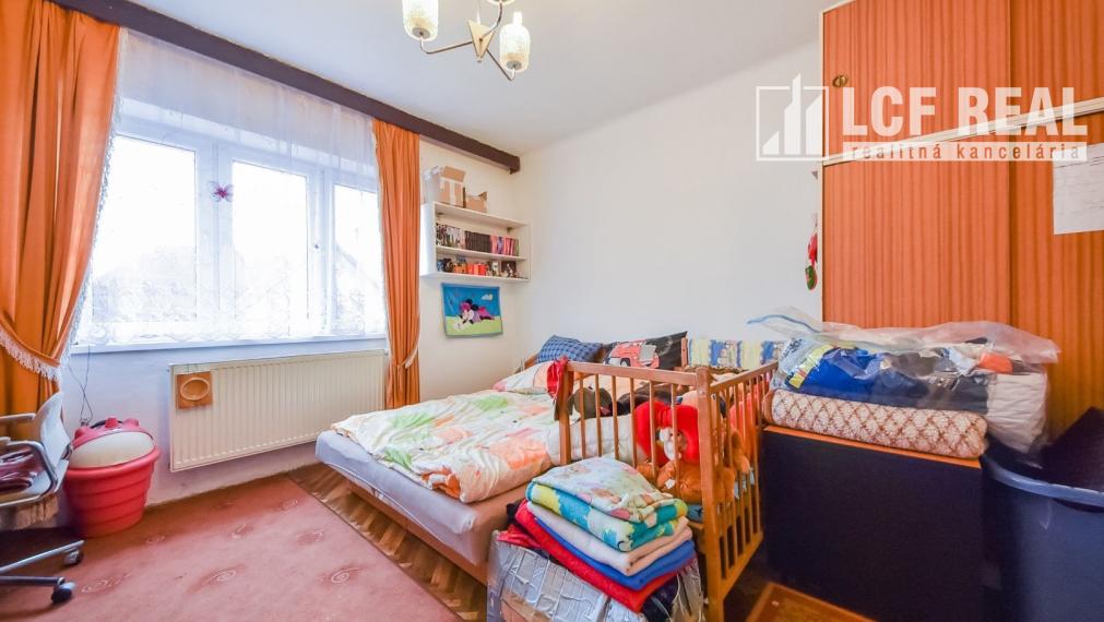 RODINNÝ DOM s HALOU a VEĽKÝM POZEMKOM, KOŠICE – SEVER