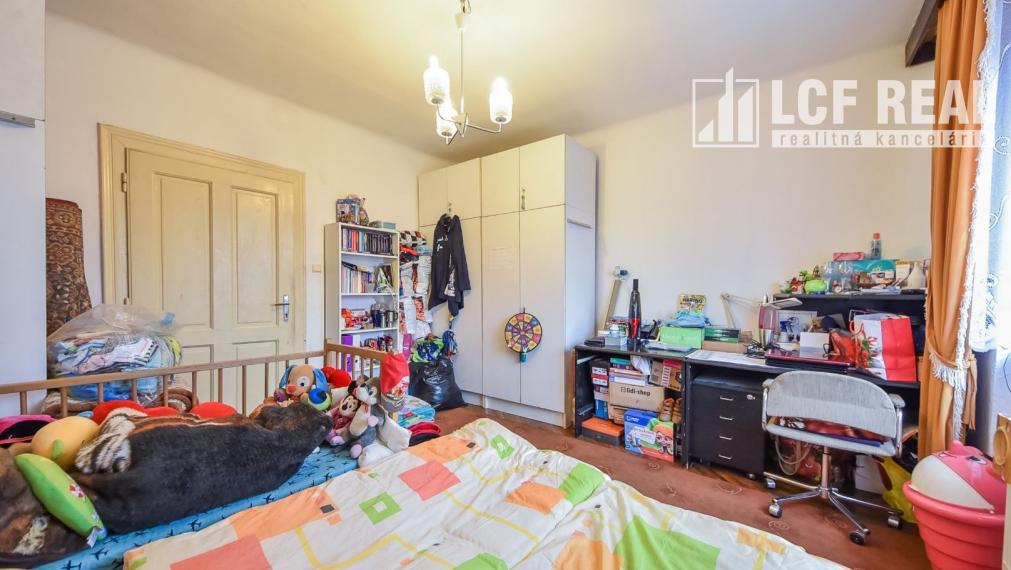 RODINNÝ DOM s HALOU a VEĽKÝM POZEMKOM, KOŠICE – SEVER