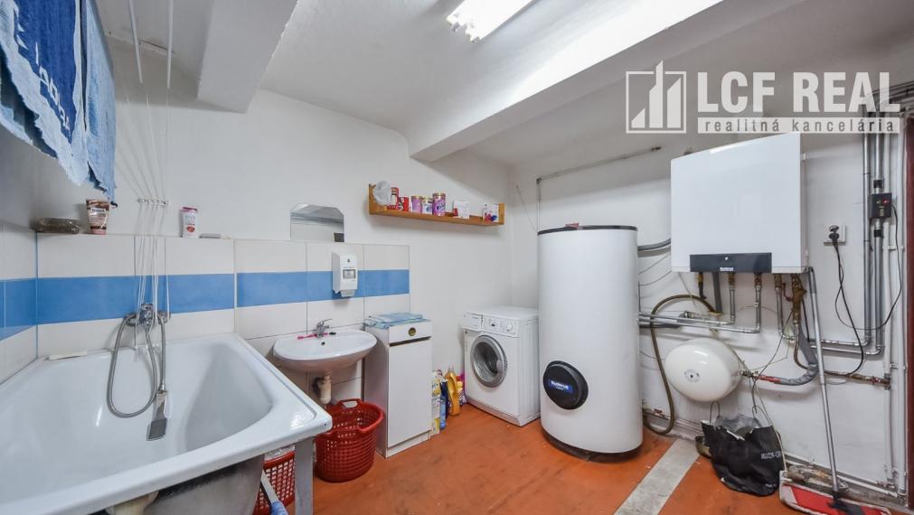 RODINNÝ DOM s HALOU a VEĽKÝM POZEMKOM, KOŠICE – SEVER