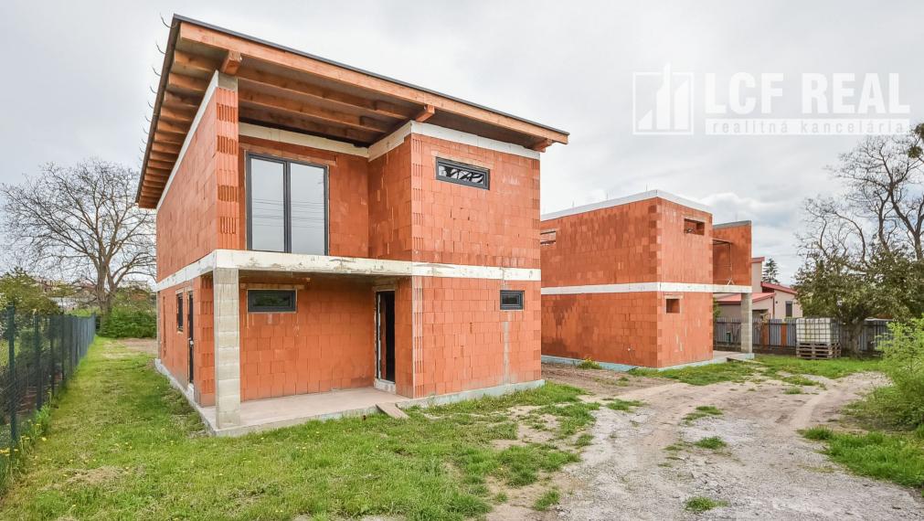 NOVOSTAVBA RODINNÉHO DOMU, SOKOĽANY