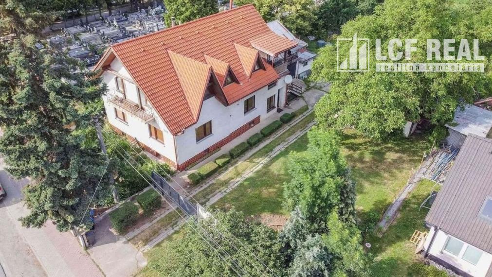 RODINNÝ DOM S VEĽKÝM POZEMKOM, UL. HLAVNÁ, VALALIKY