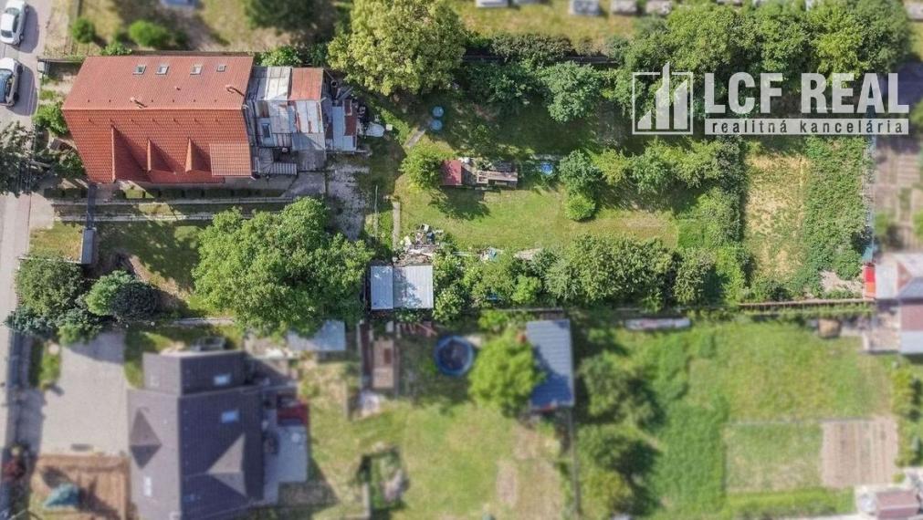 RODINNÝ DOM S VEĽKÝM POZEMKOM, UL. HLAVNÁ, VALALIKY