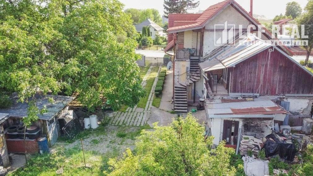 RODINNÝ DOM S VEĽKÝM POZEMKOM, UL. HLAVNÁ, VALALIKY