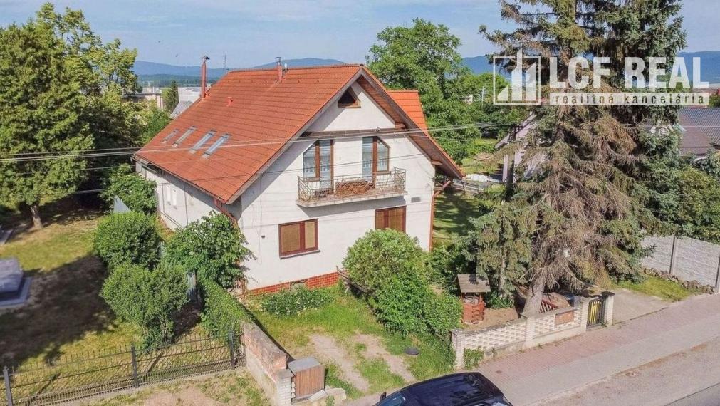 RODINNÝ DOM S VEĽKÝM POZEMKOM, UL. HLAVNÁ, VALALIKY