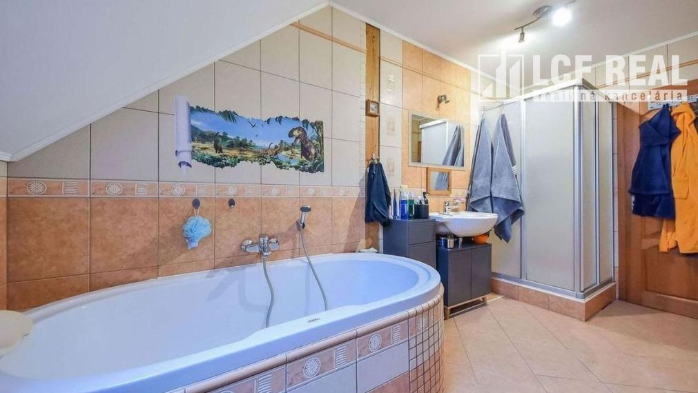 RODINNÝ DOM S VEĽKÝM POZEMKOM, UL. HLAVNÁ, VALALIKY