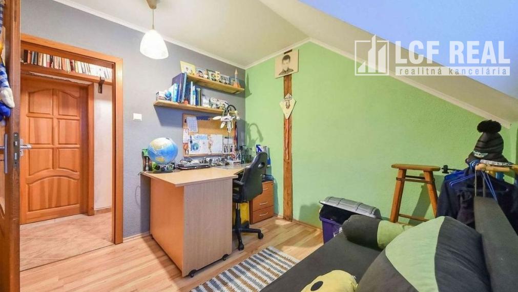 RODINNÝ DOM S VEĽKÝM POZEMKOM, UL. HLAVNÁ, VALALIKY