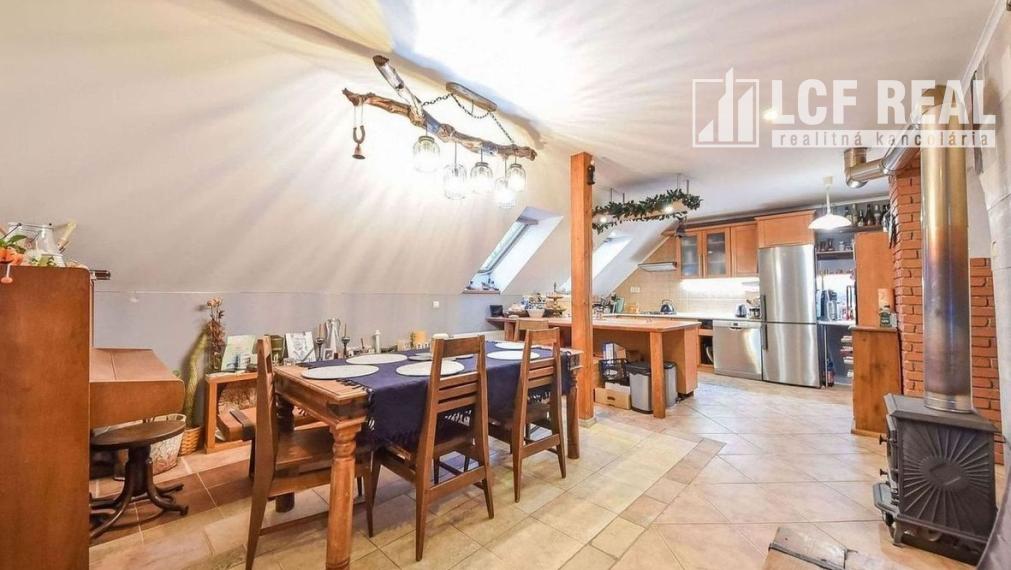 RODINNÝ DOM S VEĽKÝM POZEMKOM, UL. HLAVNÁ, VALALIKY