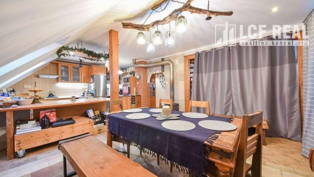 RODINNÝ DOM S VEĽKÝM POZEMKOM, UL. HLAVNÁ, VALALIKY