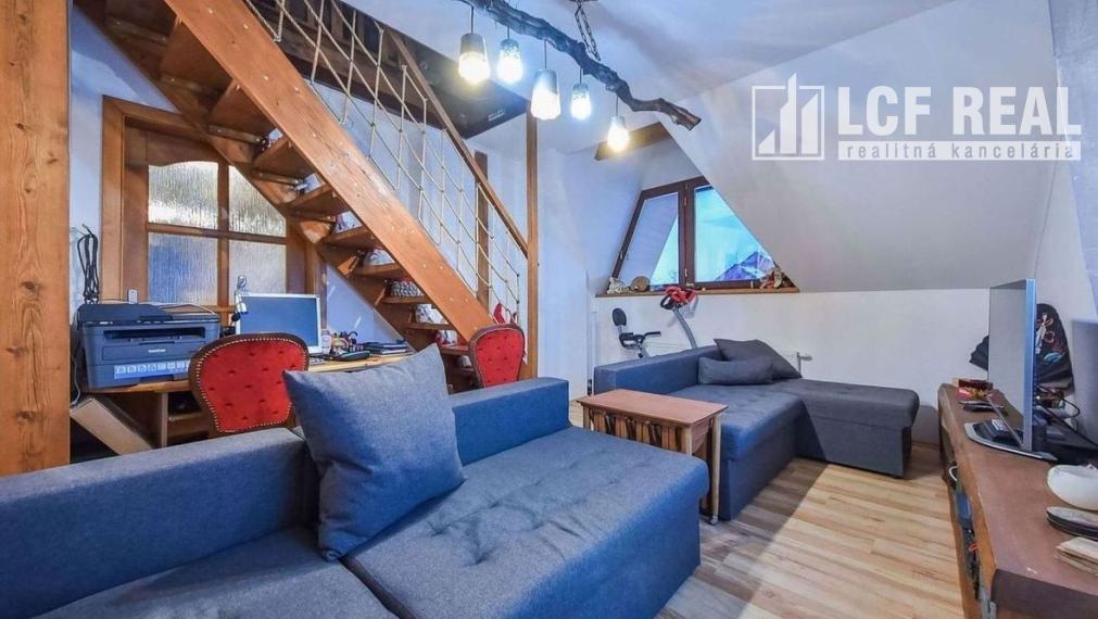 RODINNÝ DOM S VEĽKÝM POZEMKOM, UL. HLAVNÁ, VALALIKY