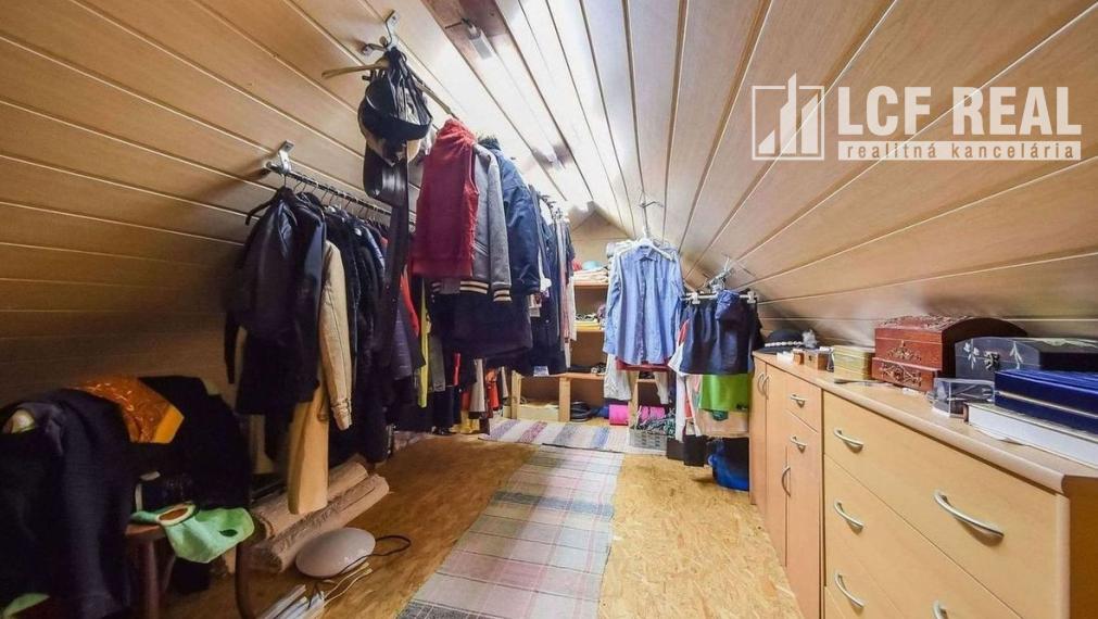 RODINNÝ DOM S VEĽKÝM POZEMKOM, UL. HLAVNÁ, VALALIKY