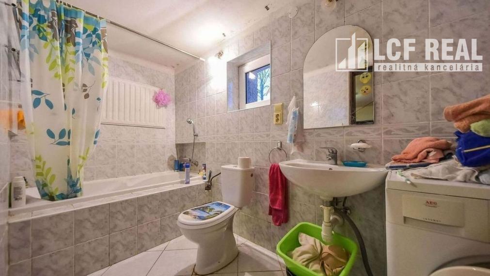 RODINNÝ DOM S VEĽKÝM POZEMKOM, UL. HLAVNÁ, VALALIKY