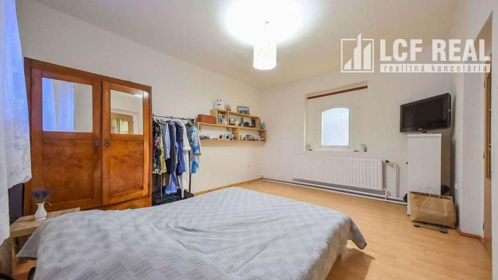 RODINNÝ DOM S VEĽKÝM POZEMKOM, UL. HLAVNÁ, VALALIKY