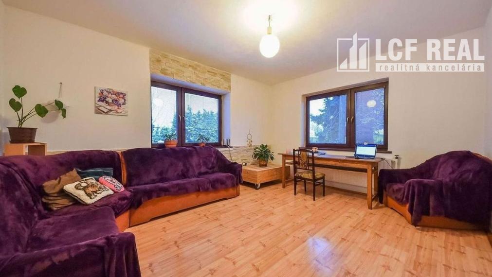 RODINNÝ DOM S VEĽKÝM POZEMKOM, UL. HLAVNÁ, VALALIKY