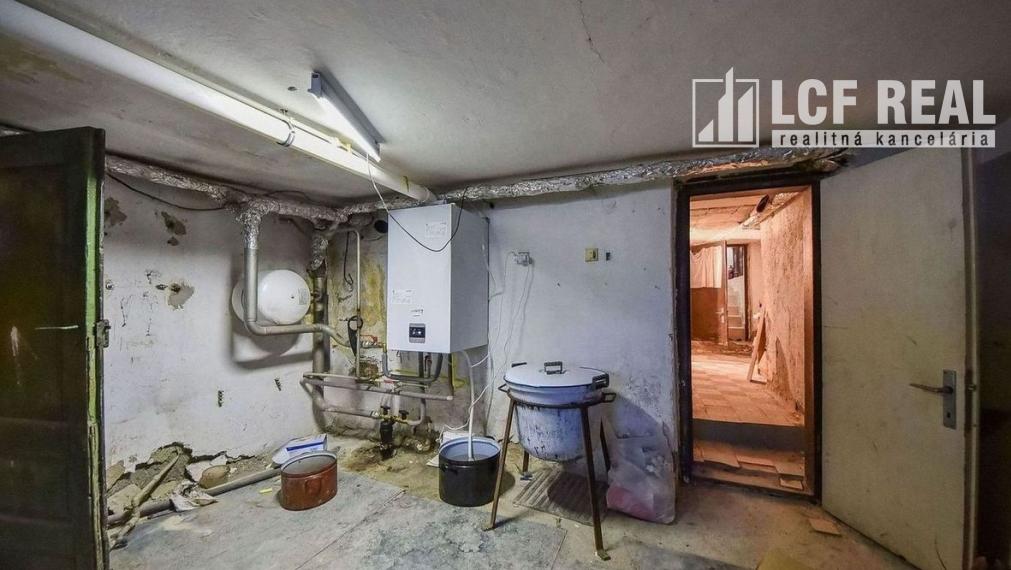 RODINNÝ DOM S VEĽKÝM POZEMKOM, UL. HLAVNÁ, VALALIKY