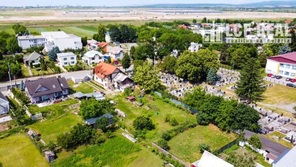 VEĽKÝ STAVEBNÝ POZEMKOM, UL. HLAVNÁ, VALALIKY