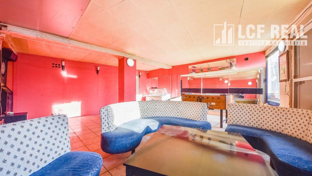 ZABEHNUTÁ PIZZERIA S KEBABOM, VEĽKÁ IDA  