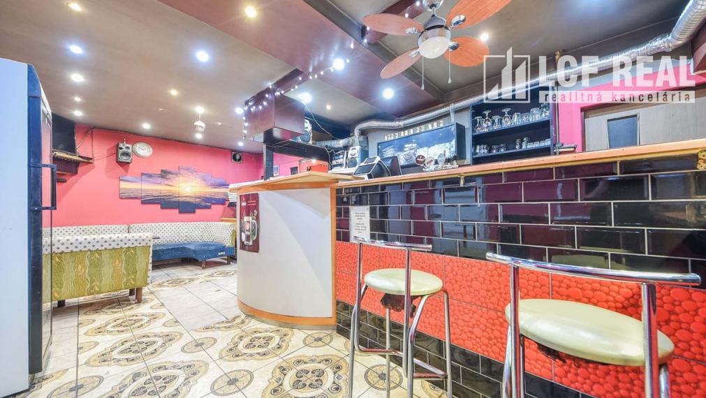 ZABEHNUTÁ PIZZERIA S KEBABOM, VEĽKÁ IDA  