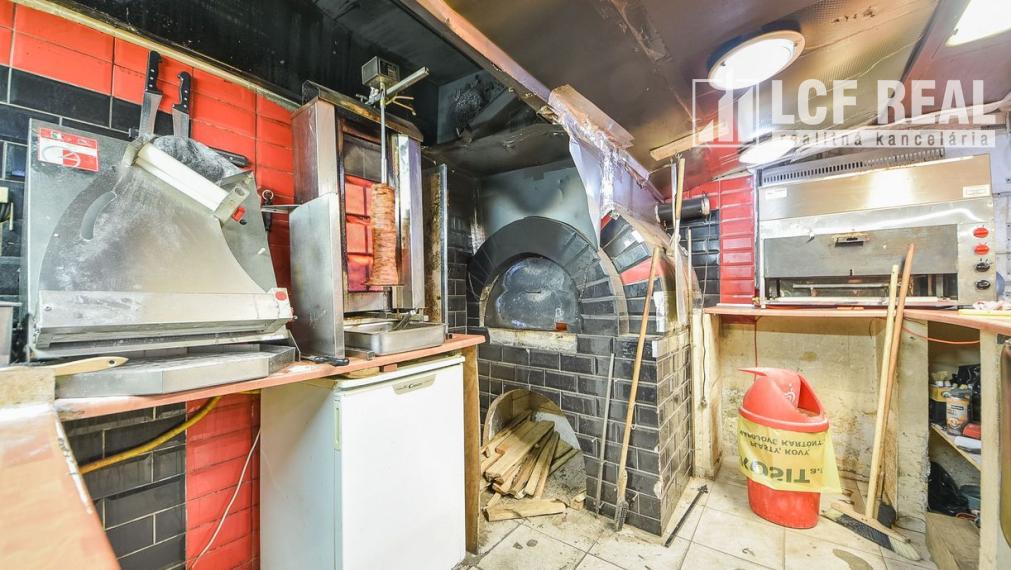 ZABEHNUTÁ PIZZERIA S KEBABOM, VEĽKÁ IDA  