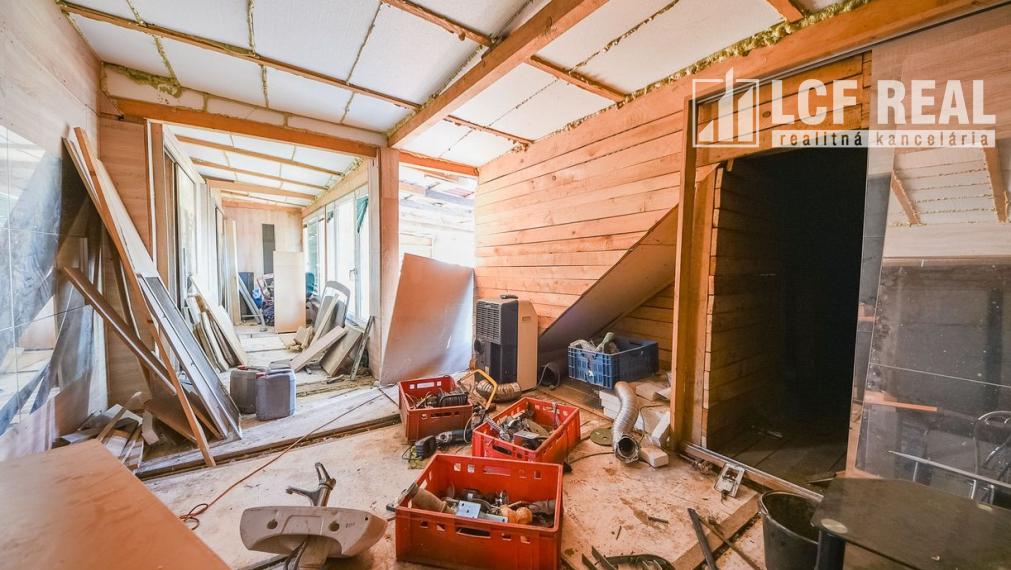 ZABEHNUTÁ PIZZERIA S KEBABOM, VEĽKÁ IDA  