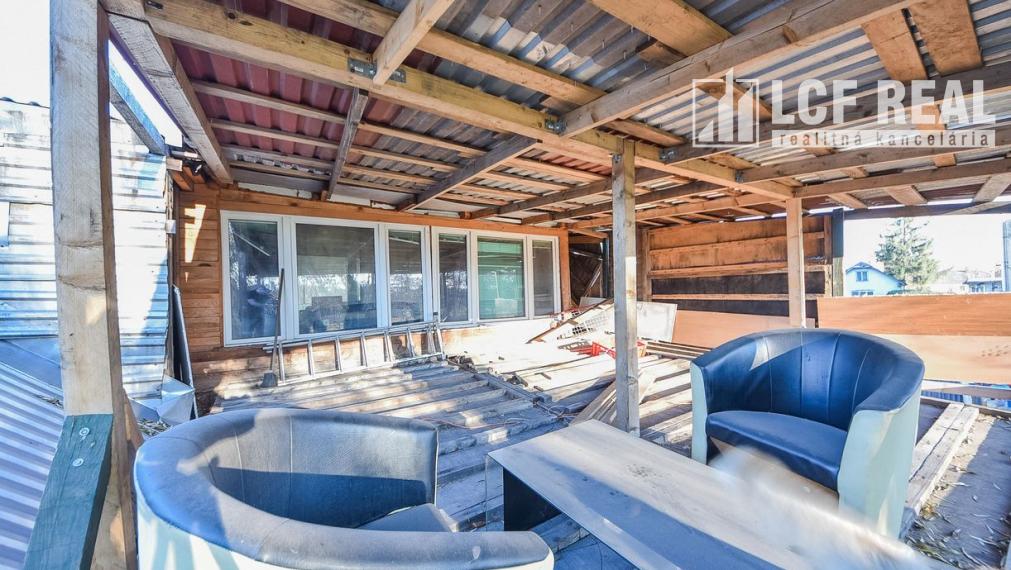 ZABEHNUTÁ PIZZERIA S KEBABOM, VEĽKÁ IDA  