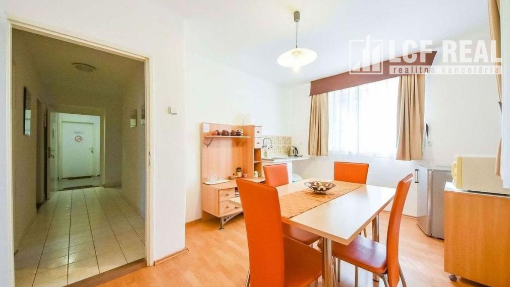 PENZIÓN S BUDOVAMI A VEĽKÝM POZEMKOM, SOMOTOR