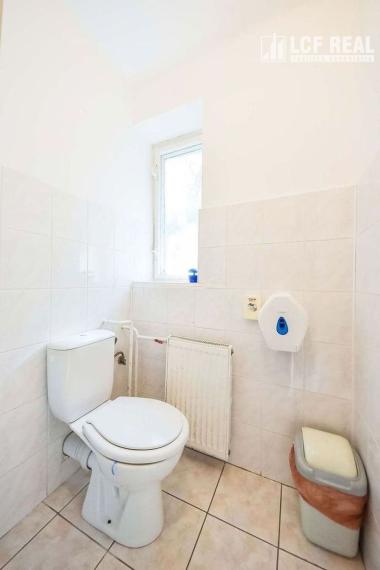 PENZIÓN S BUDOVAMI A VEĽKÝM POZEMKOM, SOMOTOR