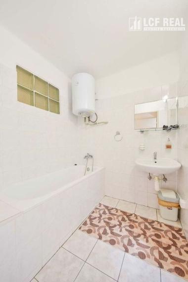 PENZIÓN S BUDOVAMI A VEĽKÝM POZEMKOM, SOMOTOR