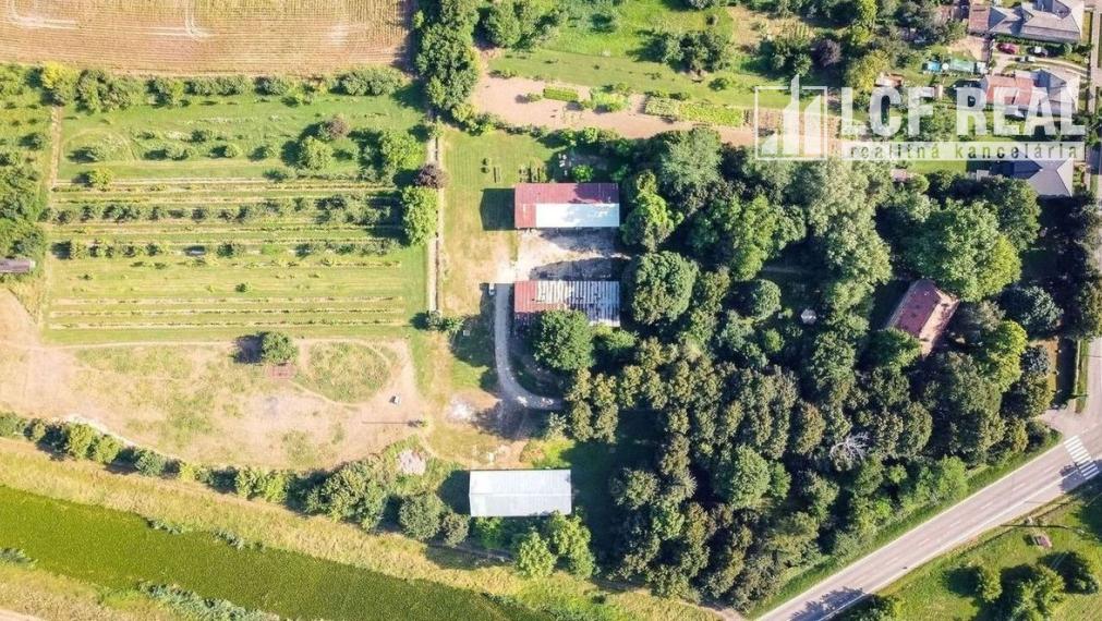 PENZIÓN S BUDOVAMI A VEĽKÝM POZEMKOM, SOMOTOR