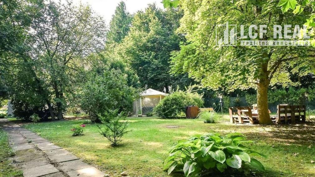 PENZIÓN S BUDOVAMI A VEĽKÝM POZEMKOM, SOMOTOR