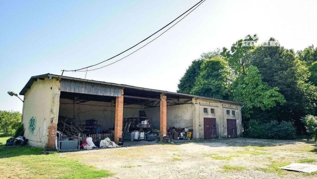 PENZIÓN S BUDOVAMI A VEĽKÝM POZEMKOM, SOMOTOR