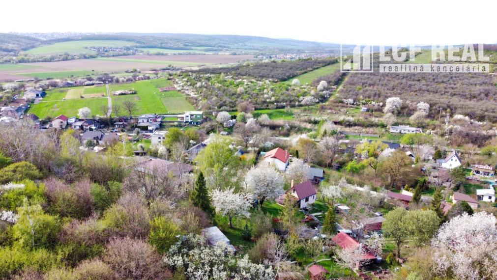 ZÁHRADNY POZEMOK S KRÁSNYM VÝHĽADOM, BYSTER