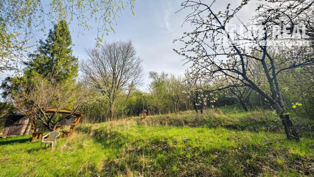 ZÁHRADNY POZEMOK S KRÁSNYM VÝHĽADOM, BYSTER
