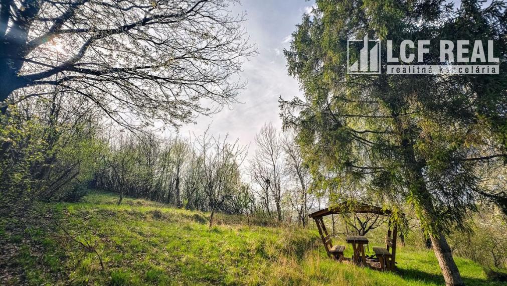 ZÁHRADNY POZEMOK S KRÁSNYM VÝHĽADOM, BYSTER
