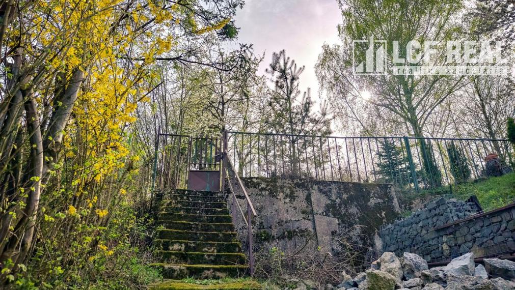 ZÁHRADNY POZEMOK S KRÁSNYM VÝHĽADOM, BYSTER