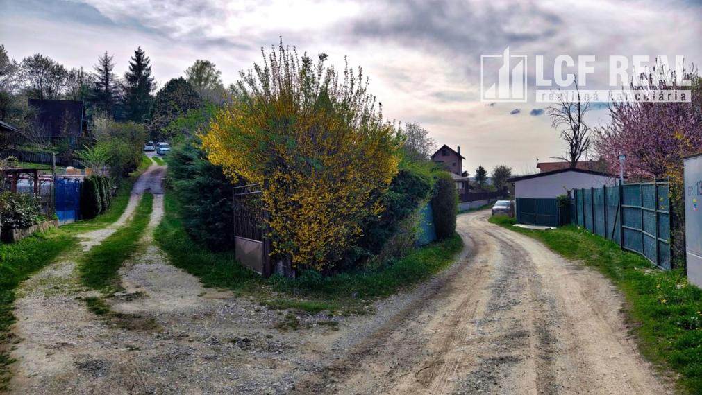 ZÁHRADNY POZEMOK S KRÁSNYM VÝHĽADOM, BYSTER