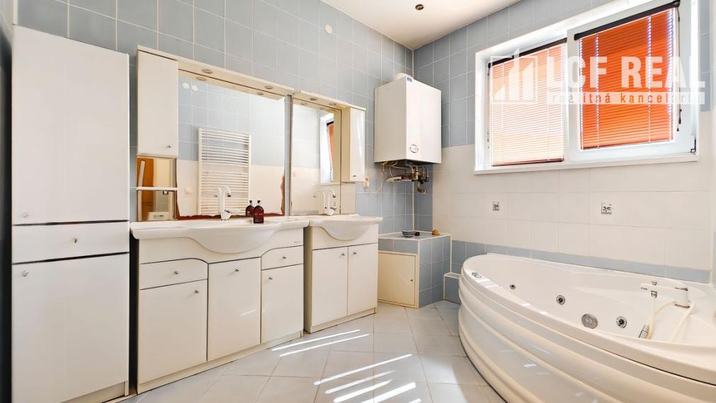 3-IZB. VEĽKÝ LOFTOVÝ BYT S GALÉRIOU, KOŠICE - MYSLAVA