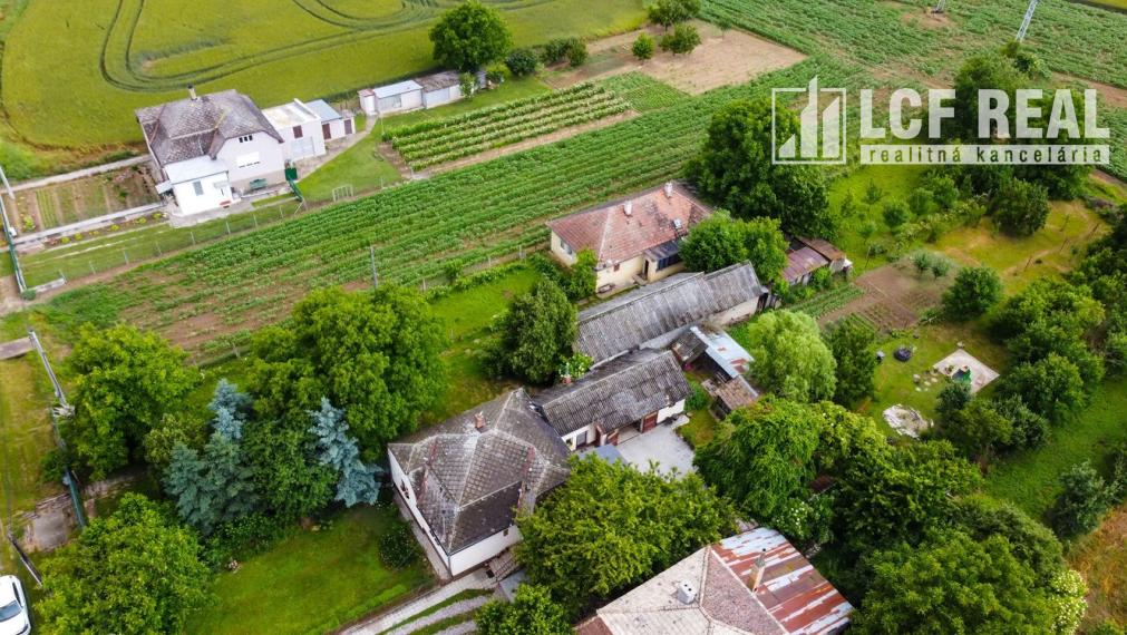 3-IZB. RD S GARÁŽOU A POZEMKOM 1884 m2, BORŠA