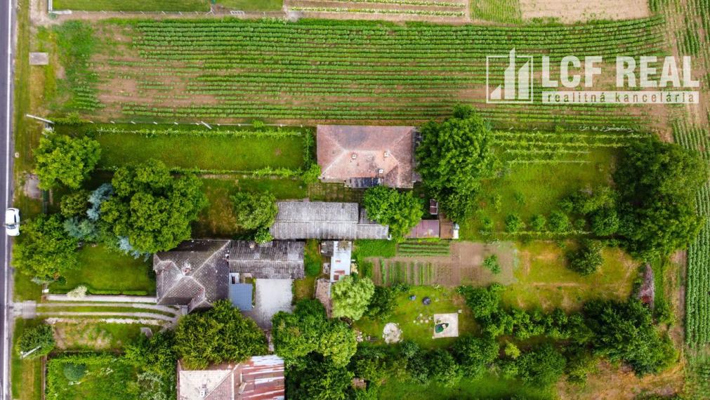 3-IZB. RD S GARÁŽOU A POZEMKOM 1884 m2, BORŠA