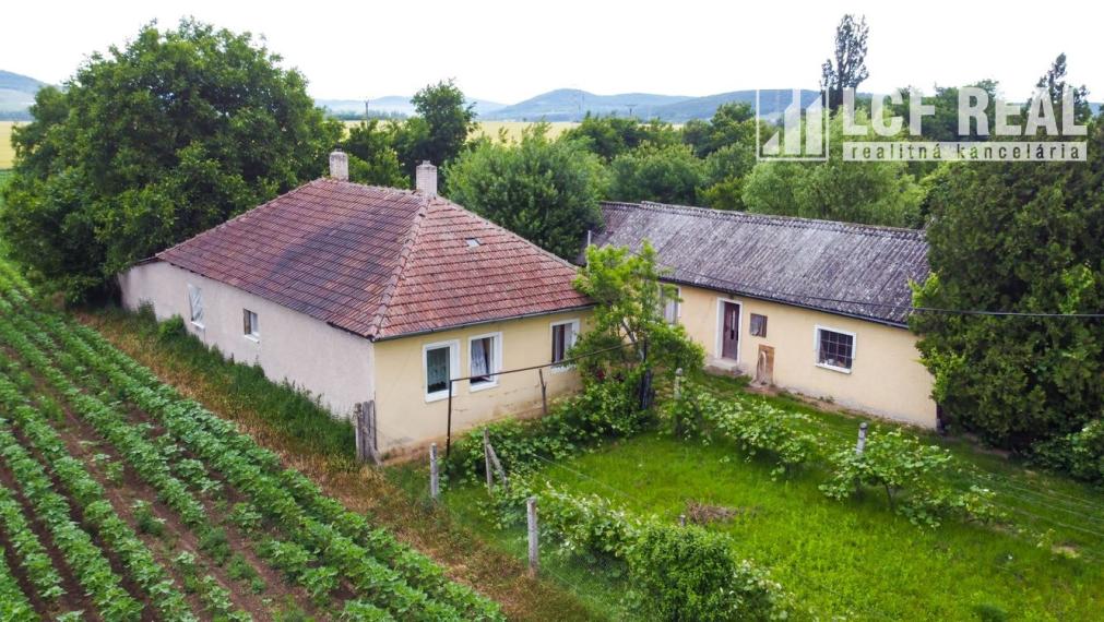 3-IZB. RD S GARÁŽOU A POZEMKOM 1884 m2, BORŠA