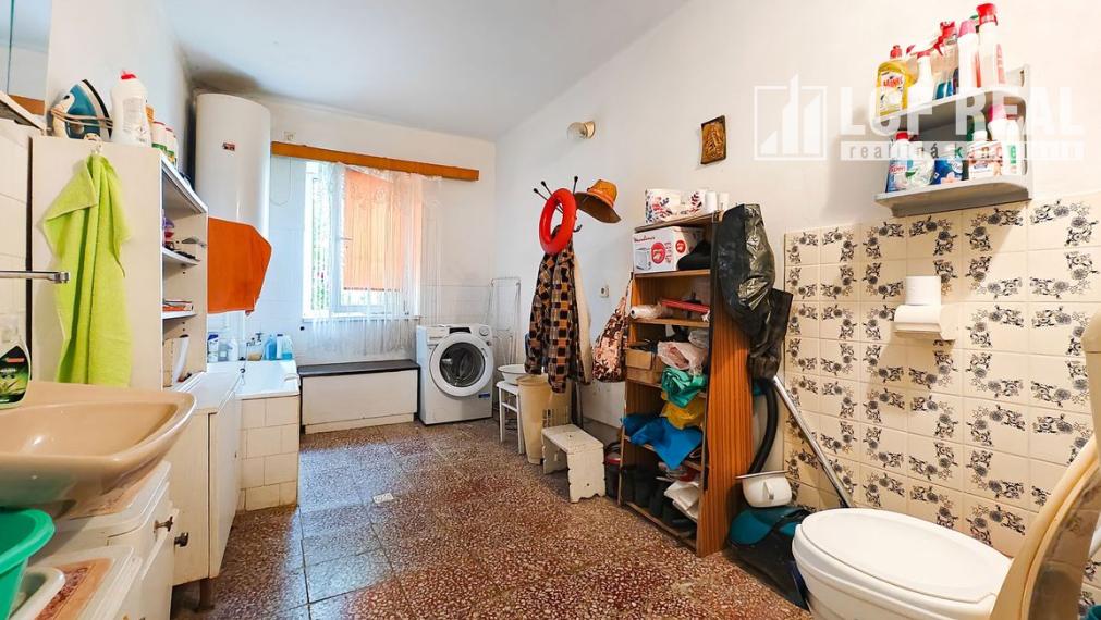 3-IZB. RD S GARÁŽOU A POZEMKOM 1884 m2, BORŠA