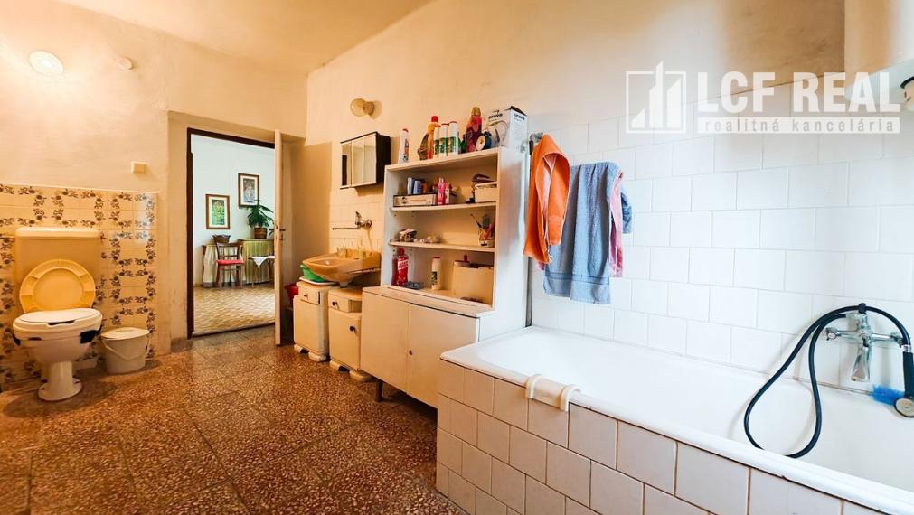 3-IZB. RD S GARÁŽOU A POZEMKOM 1884 m2, BORŠA