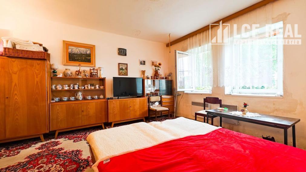 3-IZB. RD S GARÁŽOU A POZEMKOM 1884 m2, BORŠA