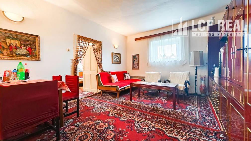 3-IZB. RD S GARÁŽOU A POZEMKOM 1884 m2, BORŠA