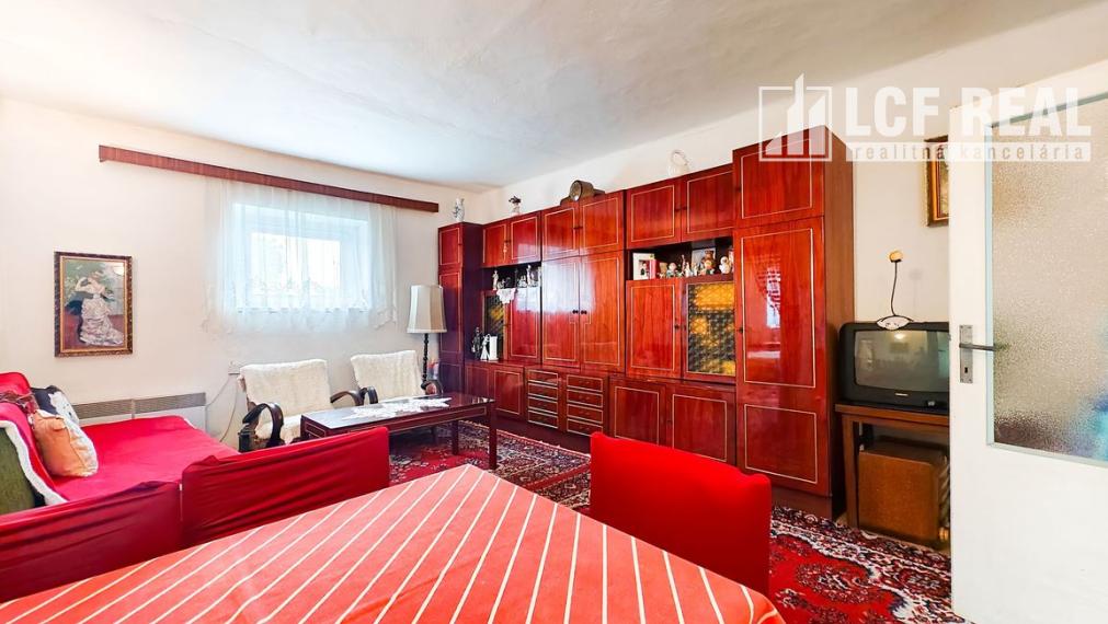 3-IZB. RD S GARÁŽOU A POZEMKOM 1884 m2, BORŠA