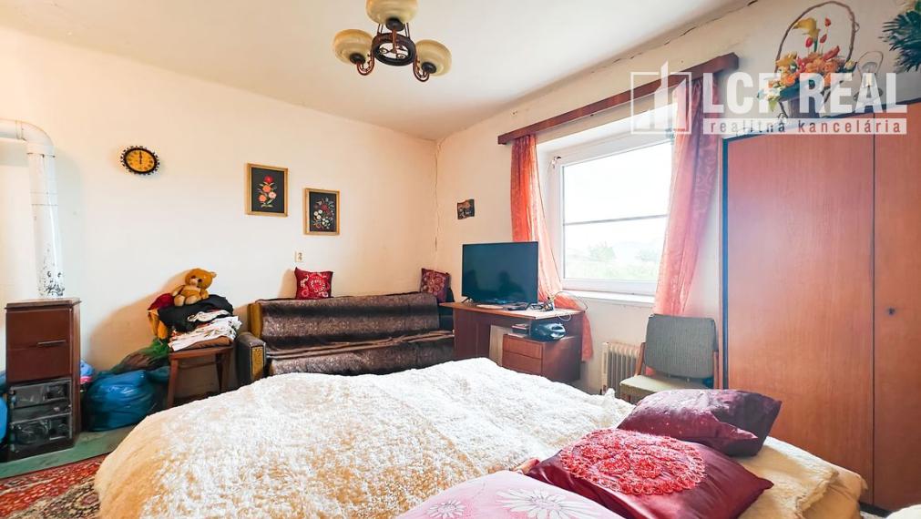 3-IZB. RD S GARÁŽOU A POZEMKOM 1884 m2, BORŠA