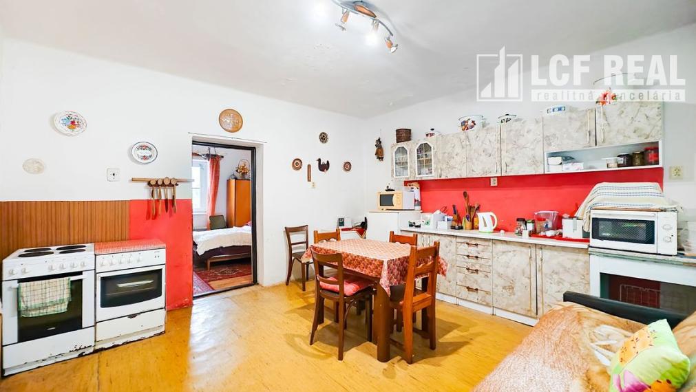 3-IZB. RD S GARÁŽOU A POZEMKOM 1884 m2, BORŠA